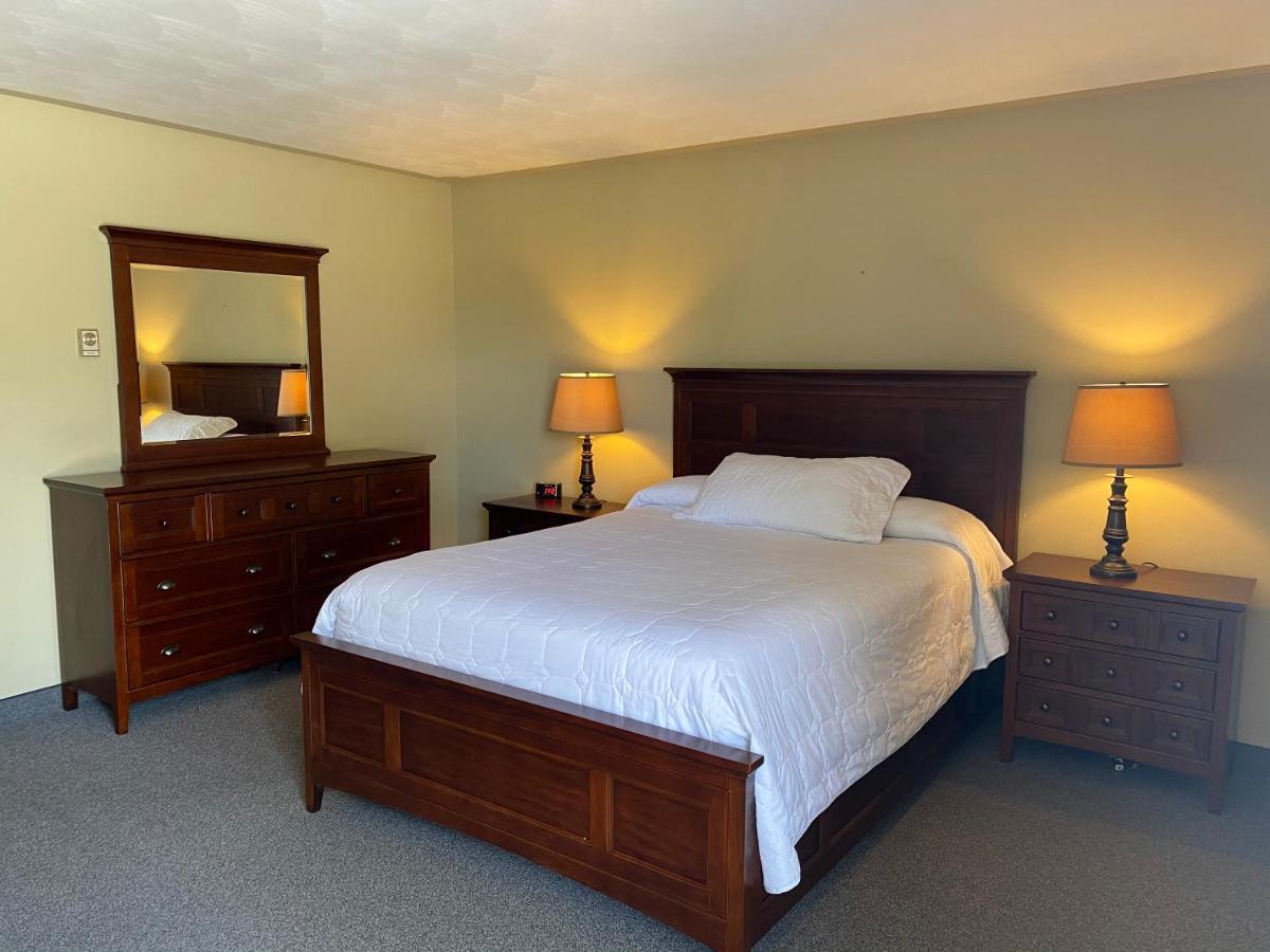Mindemoya Manitoulin Inn מראה חיצוני תמונה
