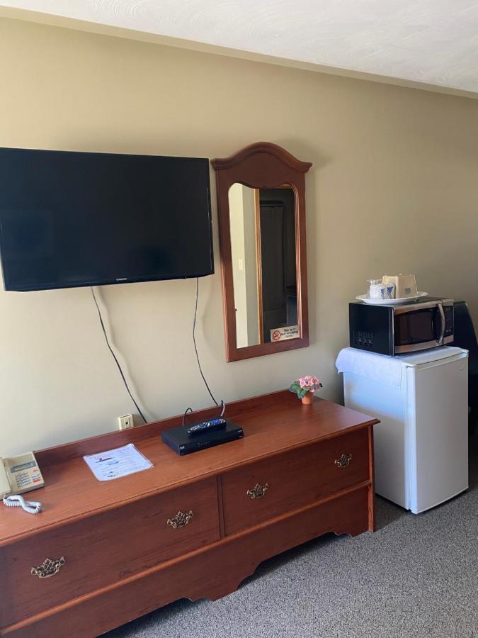 Mindemoya Manitoulin Inn מראה חיצוני תמונה