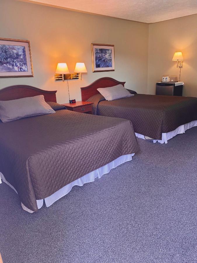 Mindemoya Manitoulin Inn מראה חיצוני תמונה