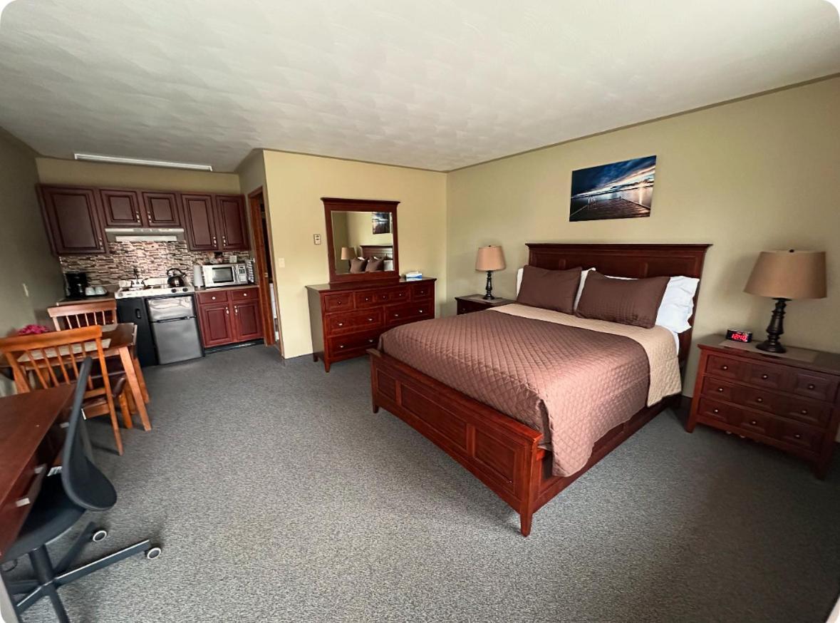 Mindemoya Manitoulin Inn מראה חיצוני תמונה
