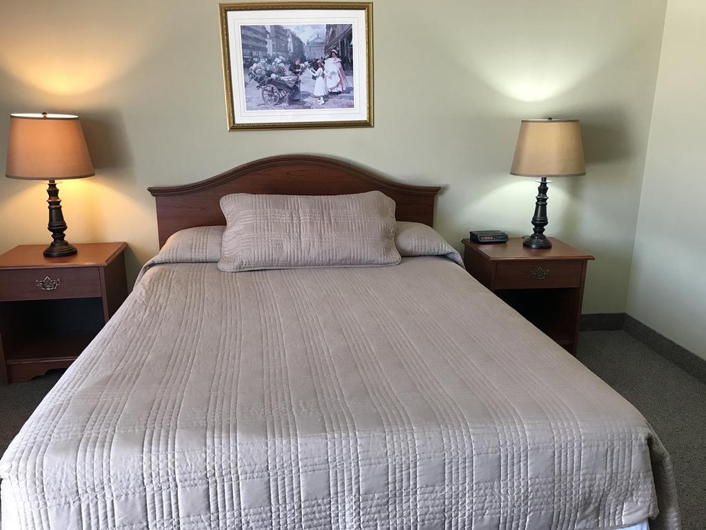 Mindemoya Manitoulin Inn מראה חיצוני תמונה