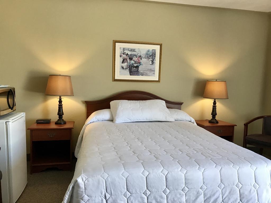 Mindemoya Manitoulin Inn מראה חיצוני תמונה